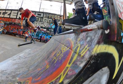SKATE - 2013 Skatepark de Bercy Glisse Urbaine Illustration trottinette sur une rampe le 28 Octobre 2013 a Paris credit : Alexis REAU *** Local Caption ***