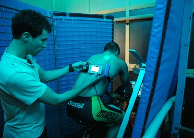 OMNISPORTS - 2016 La thermoroom avec un triathlete. La thermoroom permet de reproduire les conditions de chaleur et d'humidite pour la preparation des jeux de Rio a l'INSEP *** Local Caption ***