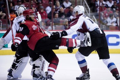 HOCKEY SUR GLACE - NHL - 2016 Oct 29, 2016; Glendale, AZ, USA; Colorado Avalanche defenseman Nikita Zadorov (16) shoves Arizona Coyotes left wing Anthony Duclair (10) during the second period at Gila River Arena. Mandatory Credit: Matt Kartozian-USA TODAY Sports *** Local Caption ***