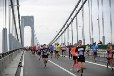 ATHLETISME - 2015 Nov 1, 2015; New York, NY, USA; Runners make their way across the Verrazano-Narrows Bridge during the start of the New York City Marathon. Mandatory Credit: Eric Sucar-USA TODAY Sports *** Local Caption ***