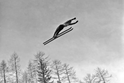 SAUT A SKI - JO 1956 - 1956 bolkart (max) quatrième. Equipe unifiee d'Allemagne. (ger) fonds n/b