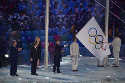 OMNISPORTS - JO 2014 - JO SOTCHI - 2014 pakhomov (anatoly) bach (thomas) lee seok rai *** Local Caption *** passage du drapeau olympique entre les villes hotes des JO 2014 et JO 2018 pakhomov: maire de Sotchi lee seok rai: amire de Pyeongchang