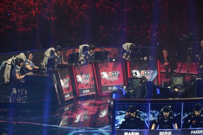SOCIETE - SPORT ELECTRONIQUE - MAGAZINE E SPORT - 2015 E-SPORT. Finale League of Legend. Berlin Mercedez Arena