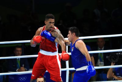 BOXE - JO 2016 - 2016 yoka (tony) - (fra) - iashaish (hussein) - (jor) - *** Local Caption ***