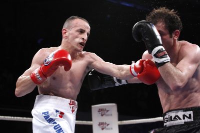 BOXE ANGLAISE - WORLD SERIES OF BOXING - WSB PARIS UNITED - BAKU FIRES - POIDS 54KG - oubaali (nordine) (fra) gant rouge - nyambayar (tugstogt) (mon) gant noir