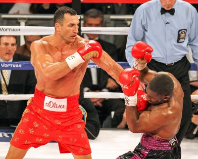 BOXE - 2015 - CHPT DU MONDE WBA 25.04.2015, Madison Square Garden, New York, USA, WBA, Wladimir Klitschko vs Bryant Jennings, im Bild l-r. Wladimir Klitschko mit einem Wirkungstreffer an Bryant Jennings // during IBF, WBO and WBA world heavyweight title boxing fight between Wladimir Klitschko of Ukraine and Bryant Jennings of the USA at the Madison Square Garden in New York, United Staates on 2015/04/25. EXPA Pictures © 2015, PhotoCredit: EXPA/ Eibner-Pressefoto/ Kolbert *****ATTENTION - OUT of GER***** *** Local Caption *** OUT DE