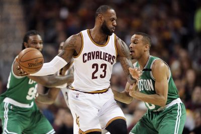 BASKET - NBA - 2017 May 23, 2017; Cleveland, OH, USA; Boston Celtics guard Avery Bradley (0) defends Cleveland Cavaliers forward LeBron James (23) during the first half in game four of the Eastern conference finals of the NBA Playoffs at Quicken Loans Arena. Mandatory Credit: Ken Blaze-USA TODAY Sports *** Local Caption ***