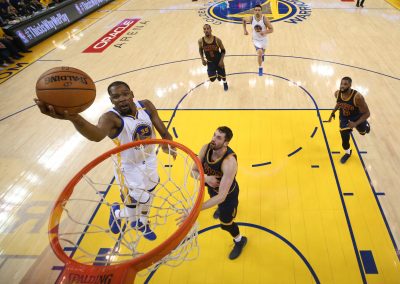 BASKET - NBA - 2017 Jun 1, 2017; Oakland, CA, USA; Golden State Warriors forward Kevin Durant (35) shoots against Cleveland Cavaliers forward Kevin Love (0) during game one of the 2017 NBA Finals at Oracle Arena. Mandatory Credit: Marcio Ezra Shaw/Pool Photo via USA TODAY Sports *** Local Caption ***