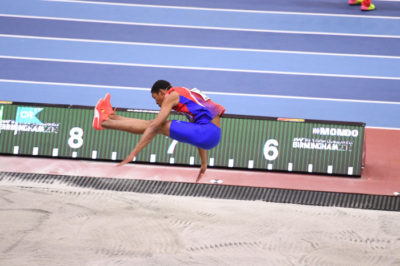 Athlétisme : Un saut en longueur de géant pour Echevarria ! ( Vidéo ...