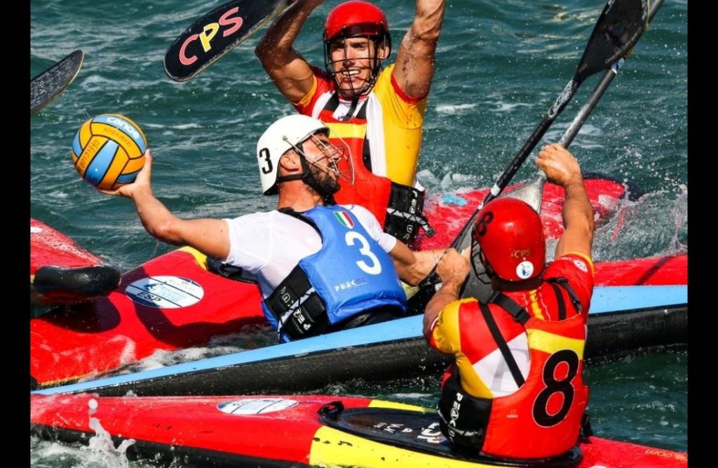"Dans le vent" et dans l'eau, le Kayakpolo ! ( + Vidéo ) Les Kopkids